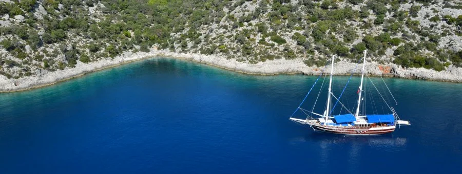 Croisières bleues en Turquie, location de yachts en Turquie, excursions en voilier en Turquie. Vacances en yacht, goélette - V-GO Yachting