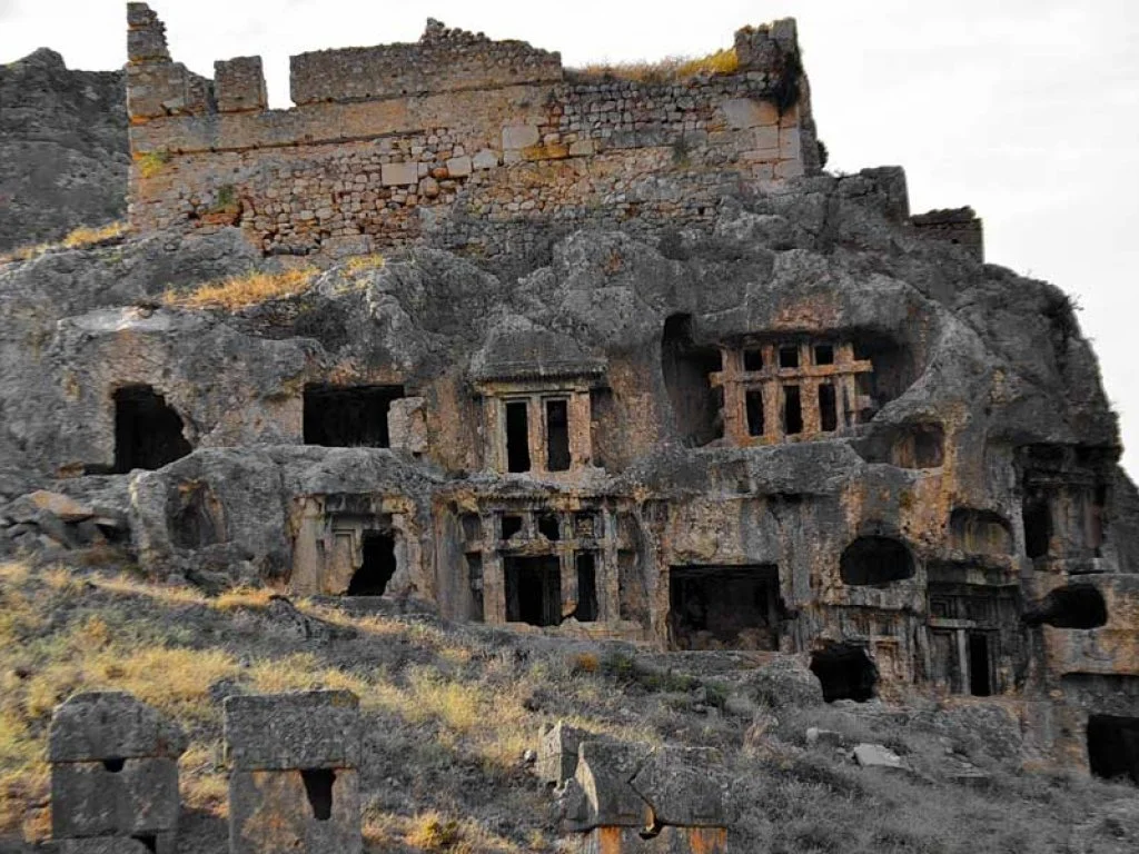 萨克利肯特、Tlos、雅卡公园