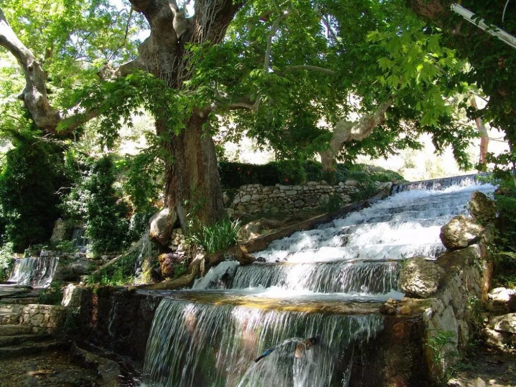 萨克利肯特、Tlos、雅卡公园