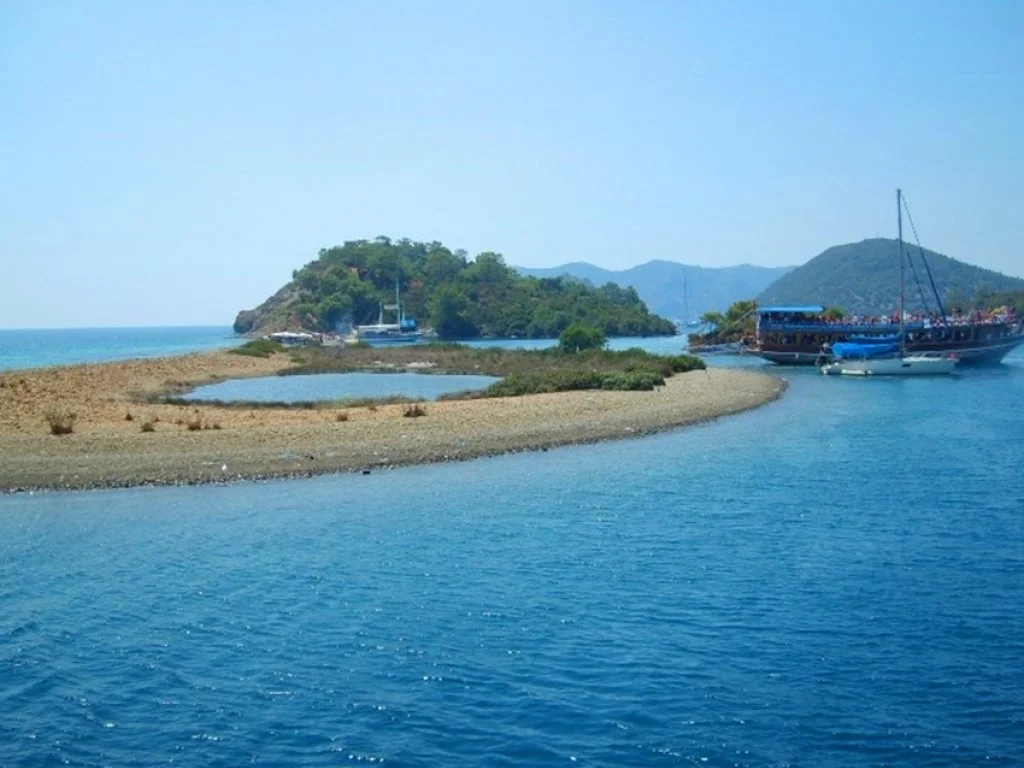 12 Islands Boat Trip