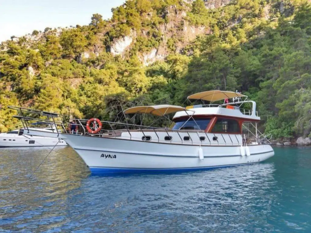 Ayna Gulet