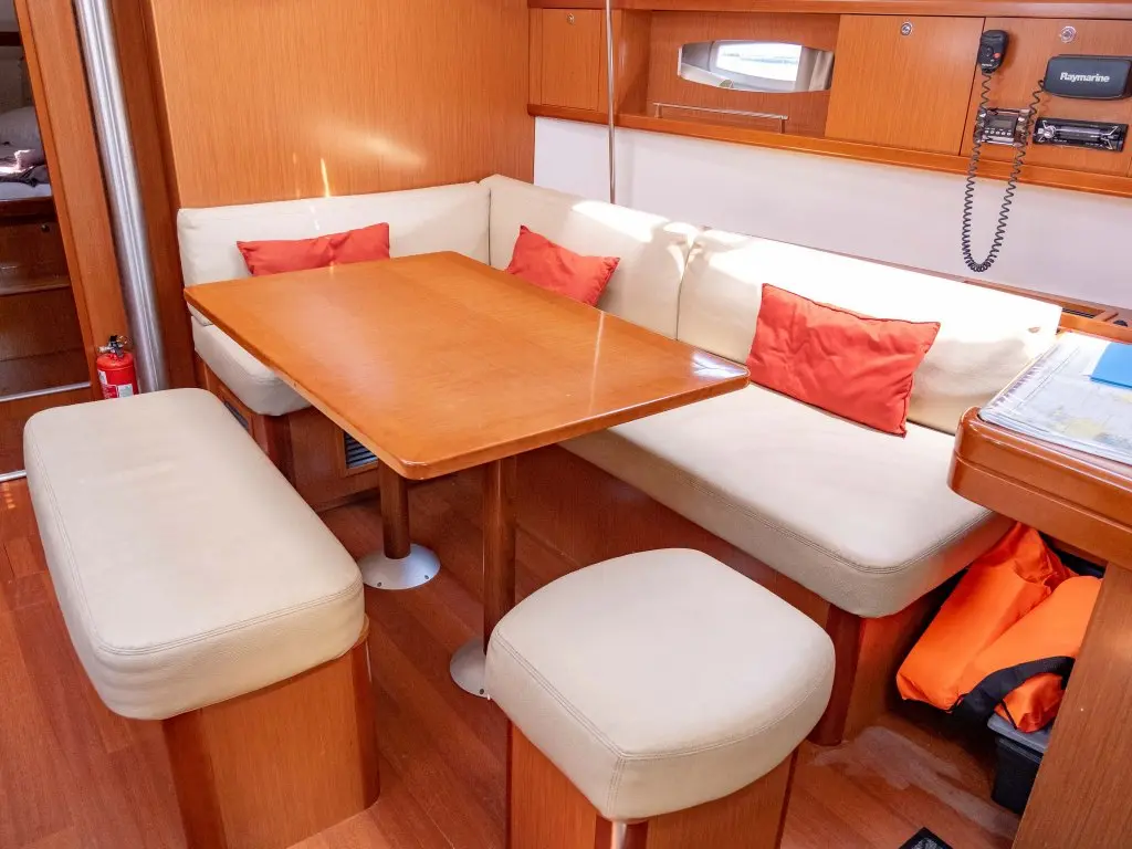 Beneteau 43