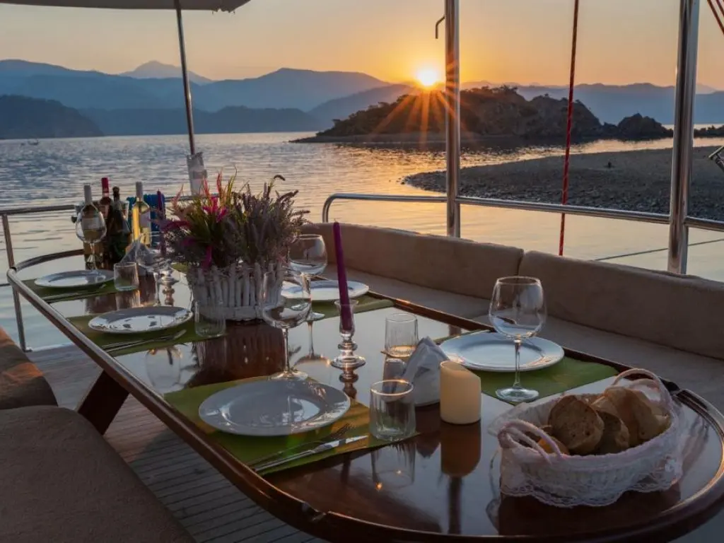 Quenn Bee Motoryacht