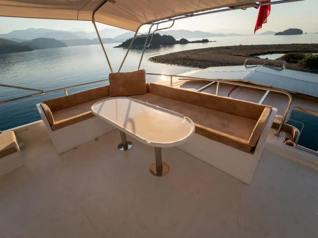 Quenn Bee Motoryacht