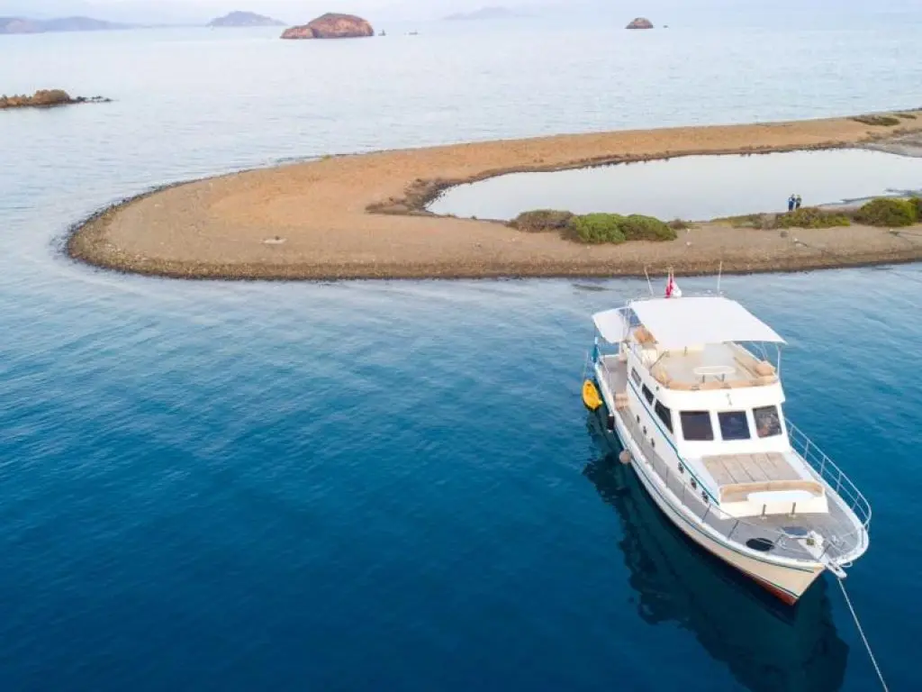 Quenn Bee Motoryacht