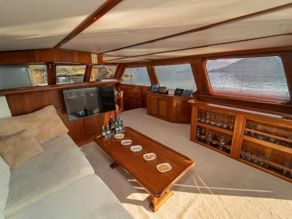 Quenn Bee Motoryacht