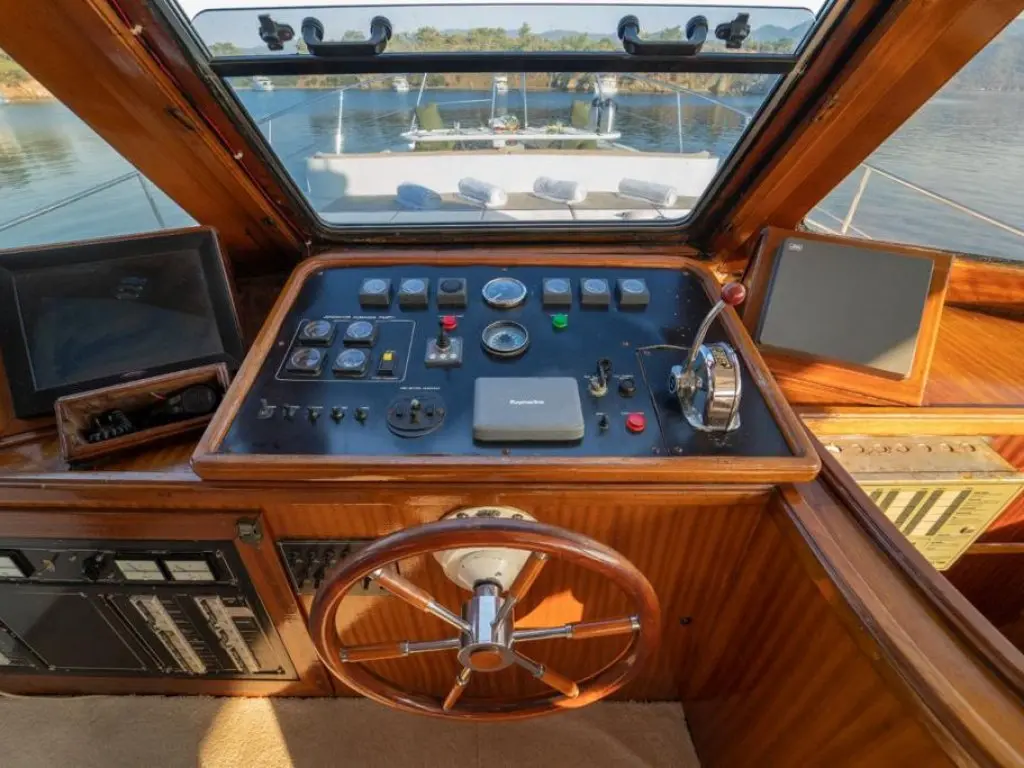 Quenn Bee Motoryacht