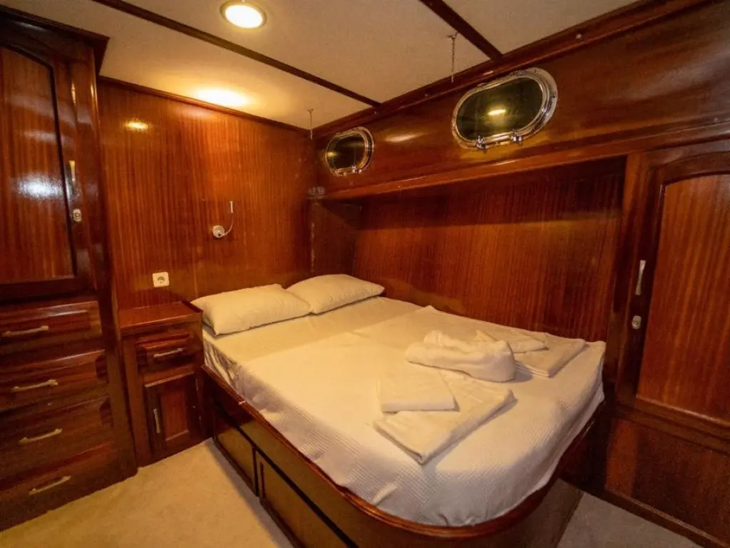 Quenn Bee Motoryacht