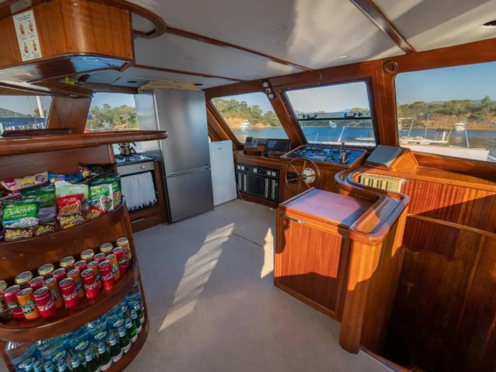 Quenn Bee Motoryacht