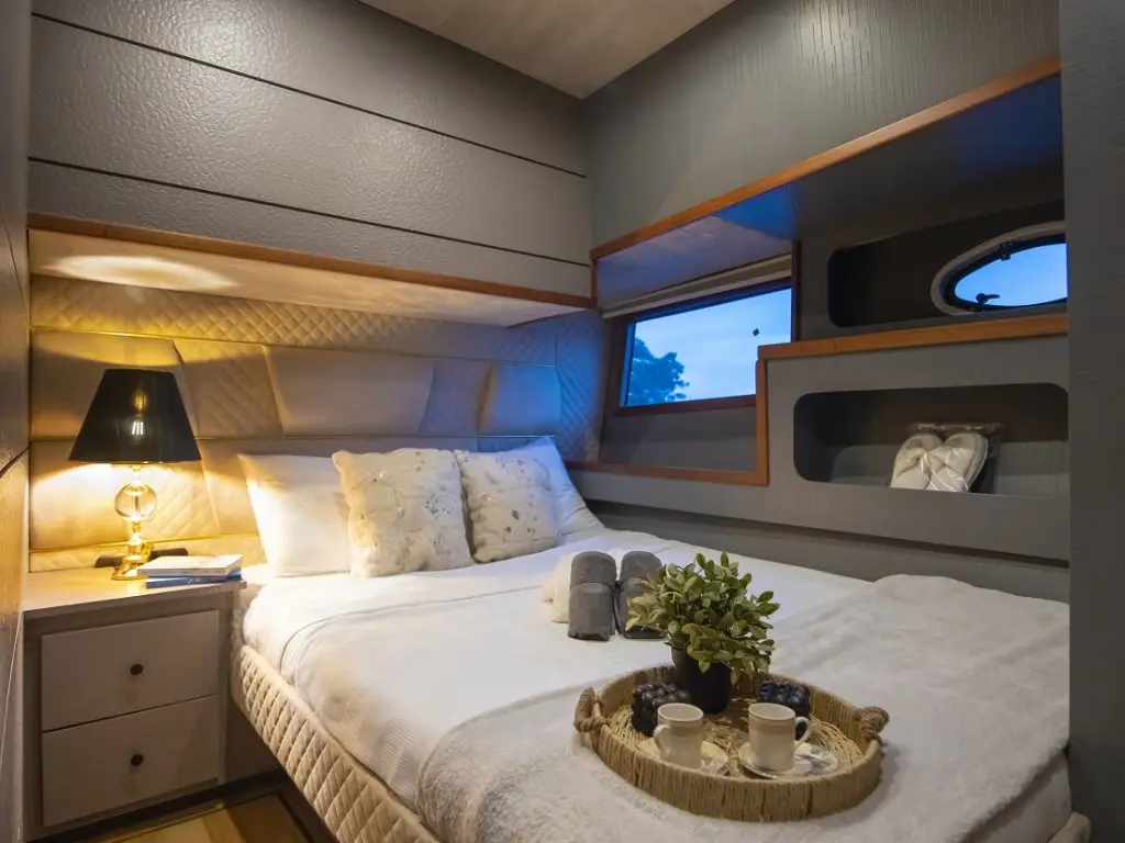 Golden Blue Motoryacht