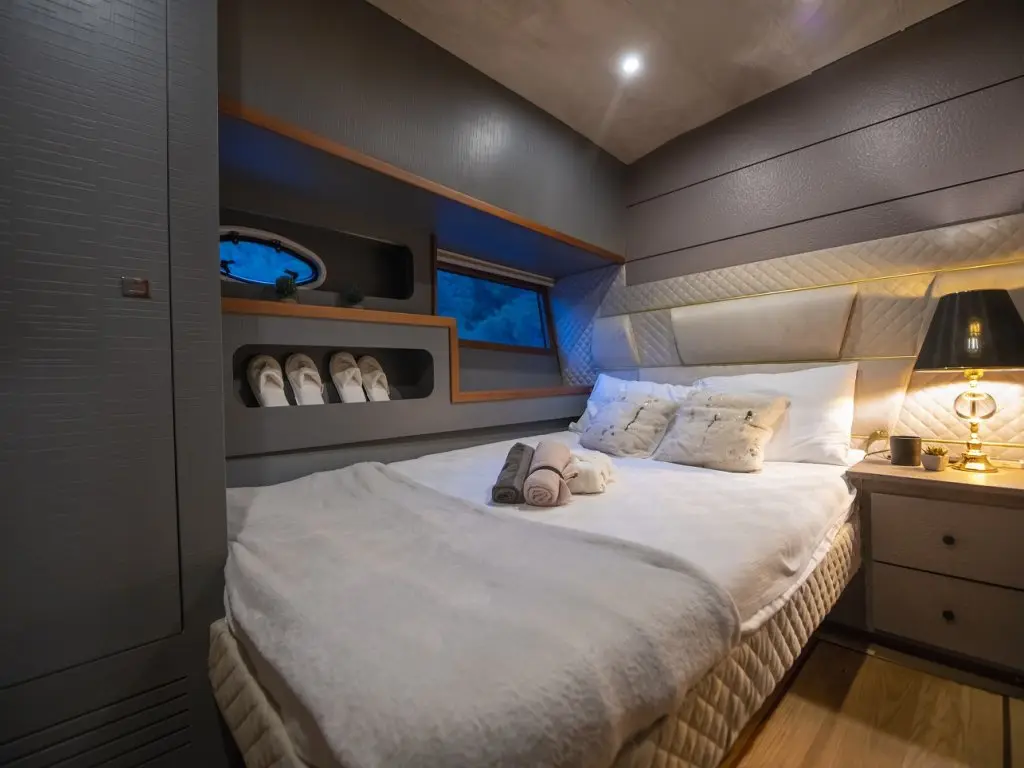 Golden Blue Motoryacht