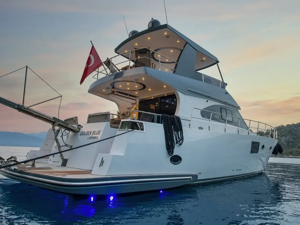 Golden Blue Motoryacht