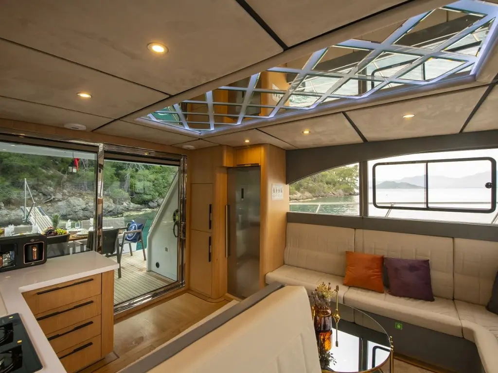 Golden Blue Motoryacht