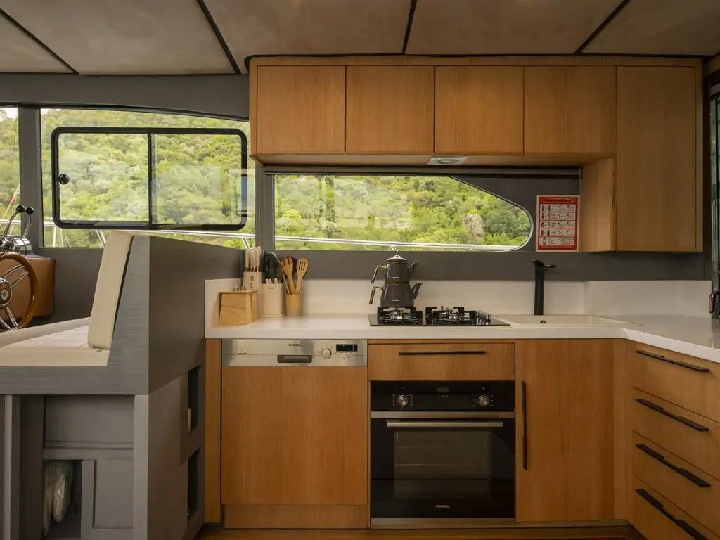 Golden Blue Motoryacht