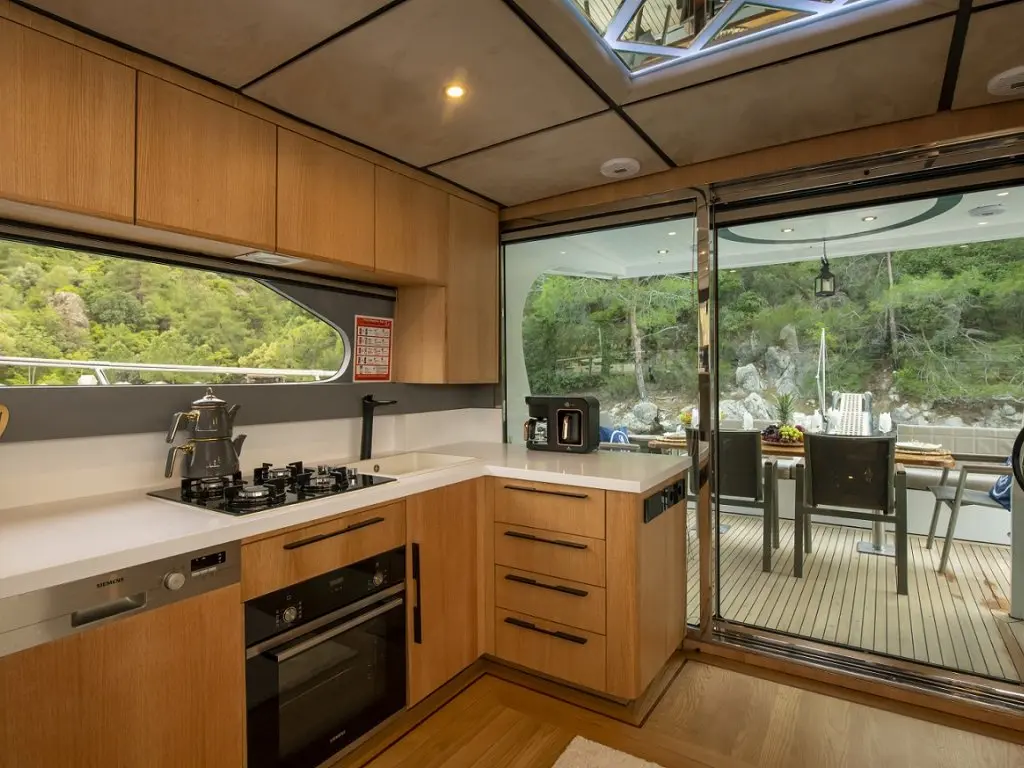 Golden Blue Motoryacht