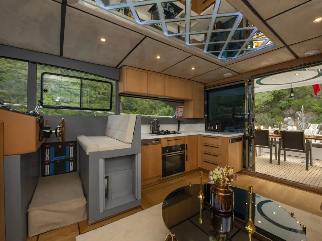 Golden Blue Motoryacht