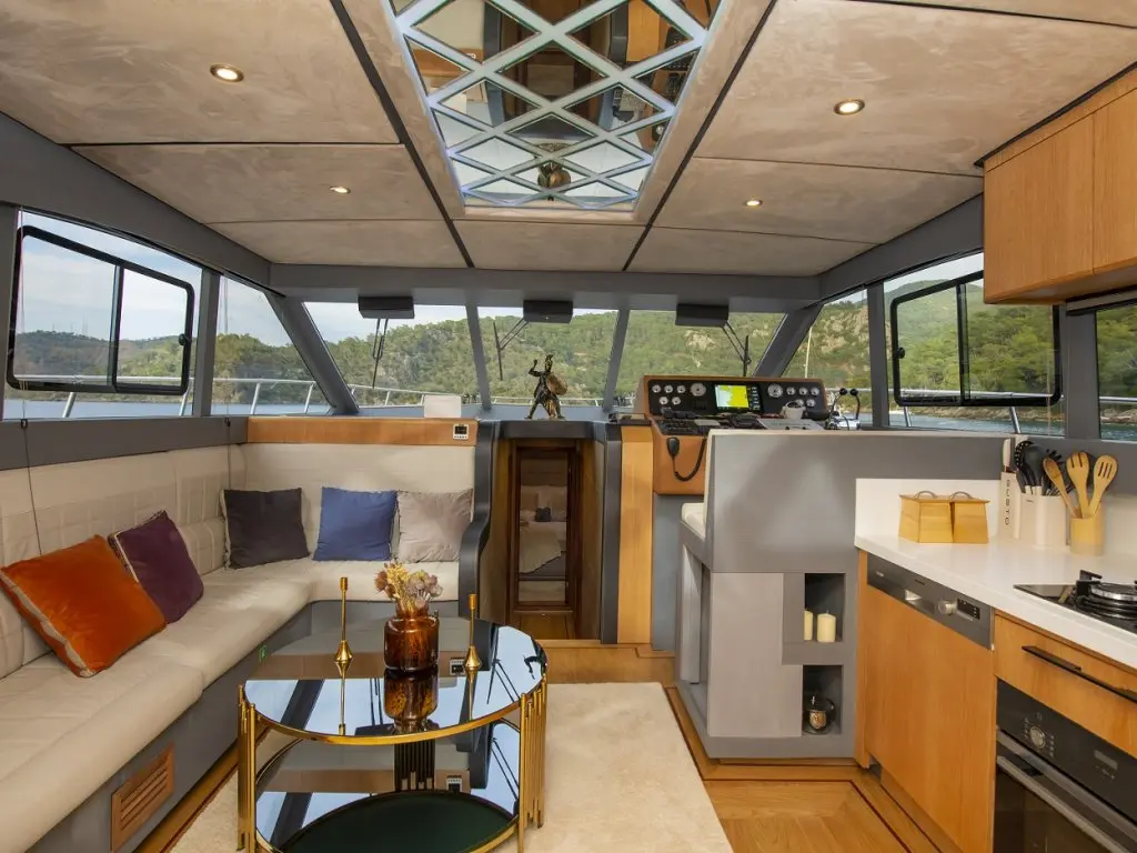 Golden Blue Motoryacht