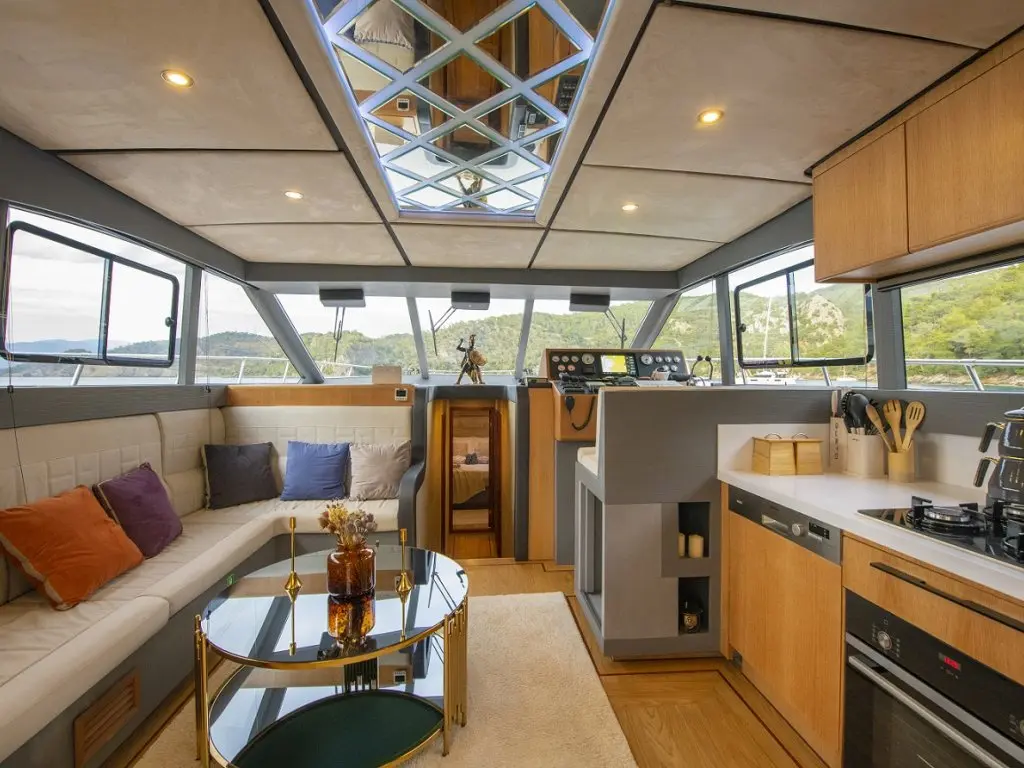 Golden Blue Motoryacht