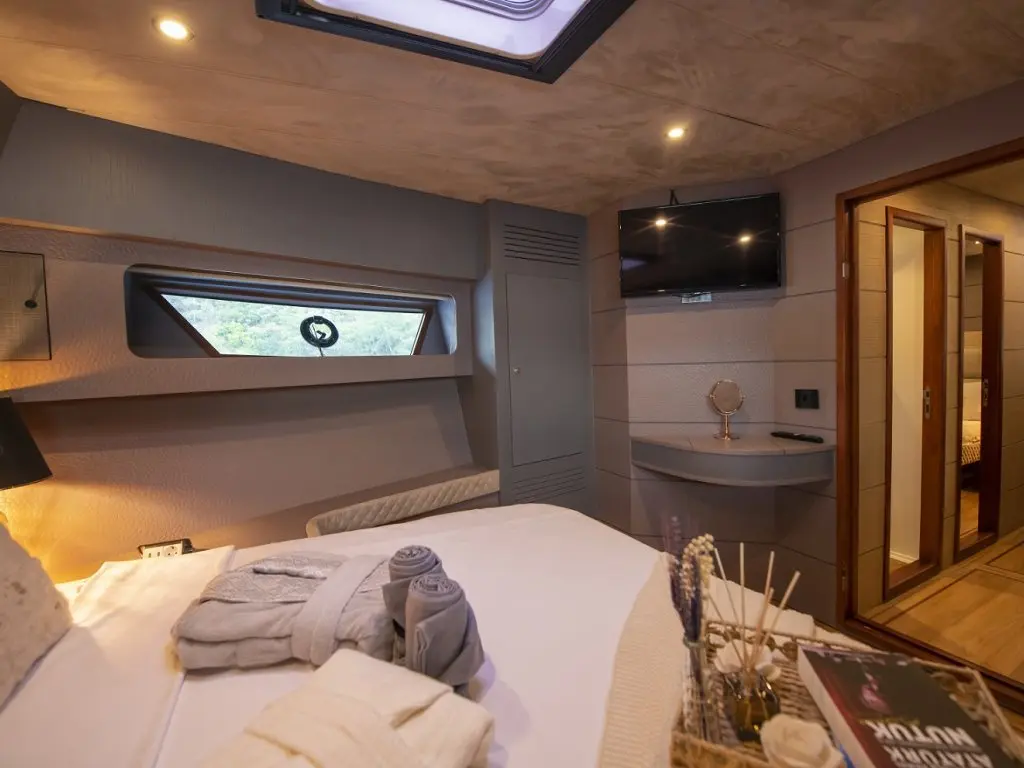 Golden Blue Motoryacht