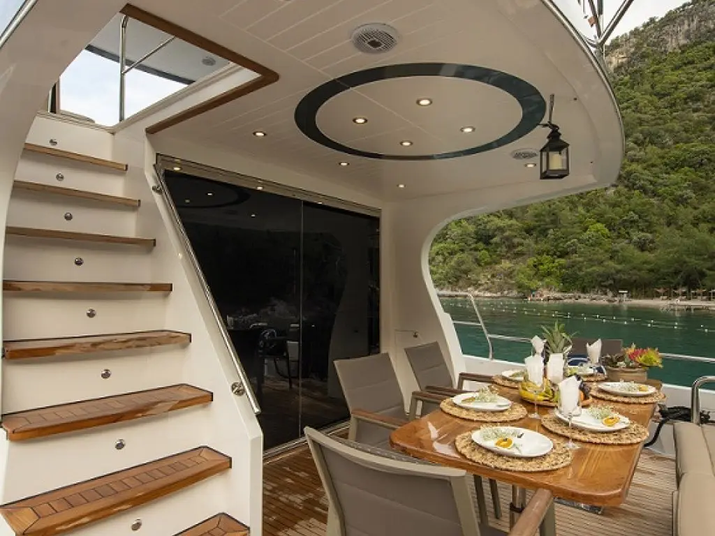 Golden Blue Motoryacht