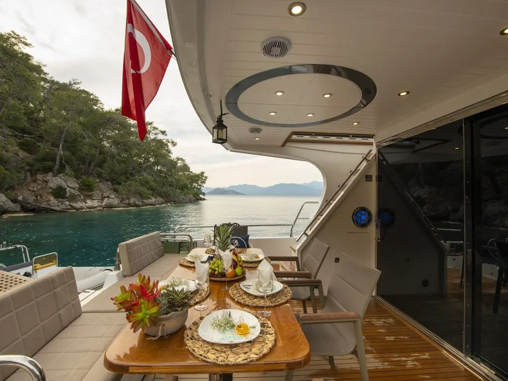 Golden Blue Motoryacht