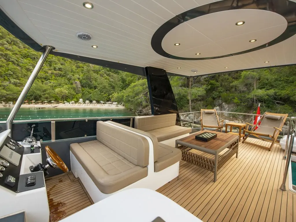 Golden Blue Motoryacht